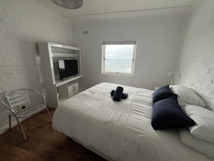 To Let 5 Bedroom Property for Rent in Mountainside Western Cape